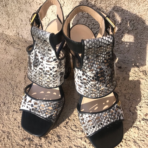 Calvin Klein Vallin SnakeSkin Print Chunky… - Picture 4 of 8